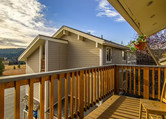 Big Sky Basecamp Walk To Trails + Private Patio